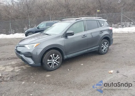 2017 Toyota Rav4 Le z USA, uszkodzony, nr VIN JTMBFREV7HJ134400